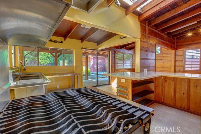 Detail Gallery Image 8 of 24 For 14813 Hartsook, Sherman Oaks,  CA 91403 - 2 Beds | 2 Baths