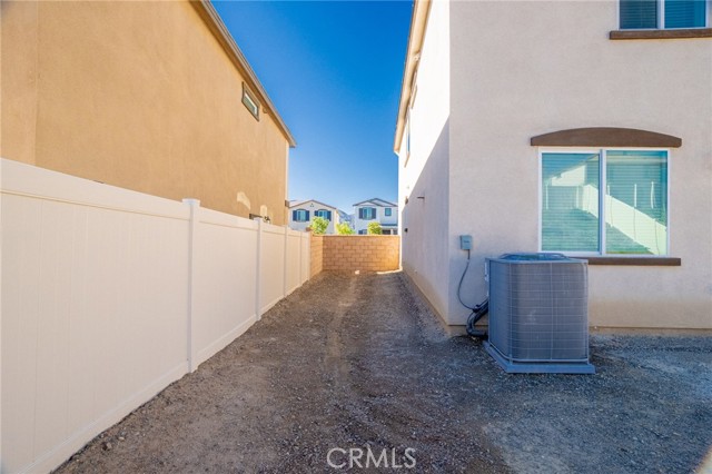 Detail Gallery Image 6 of 30 For 19536 Hanging Rock Rd., Lake Elsinore,  CA 92532 - 4 Beds | 3 Baths