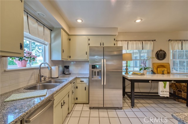 430 N Canyon Boulevard, Monrovia CA: https://media.crmls.org/medias/1d1c1349-9f60-48db-9500-0fde1cf3cfbd.jpg