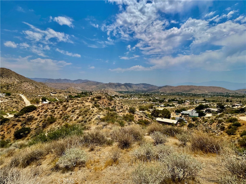 https://media.crmls.org/medias/1d1c9ae5-2f55-4193-94fe-b32cc008b44c.jpg?preset=X-Large