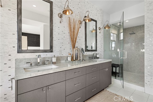 712 Marguerite Avenue, Corona del Mar CA: https://media.crmls.org/medias/1d1ca730-14cb-4b8d-a514-e8d1f22615de.jpg
