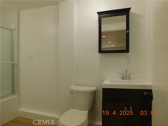 Detail Gallery Image 14 of 16 For 19403 Lanark St #B,  Reseda,  CA 91335 - 1 Beds | 1 Baths