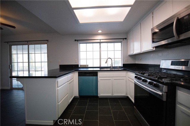 Detail Gallery Image 5 of 27 For 11875 Morning Star Rd, Apple Valley,  CA 92308 - 4 Beds | 2 Baths