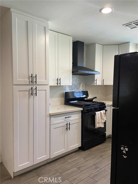 Detail Gallery Image 2 of 10 For 8659 Shirley Ave, Northridge,  CA 91324 - 2 Beds | 2 Baths
