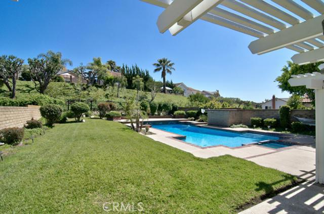 6754 E Leafwood Drive, Anaheim Hills CA: https://media.crmls.org/medias/1d1ed45f-b7e8-42bd-b376-85d8416c0e46.jpg