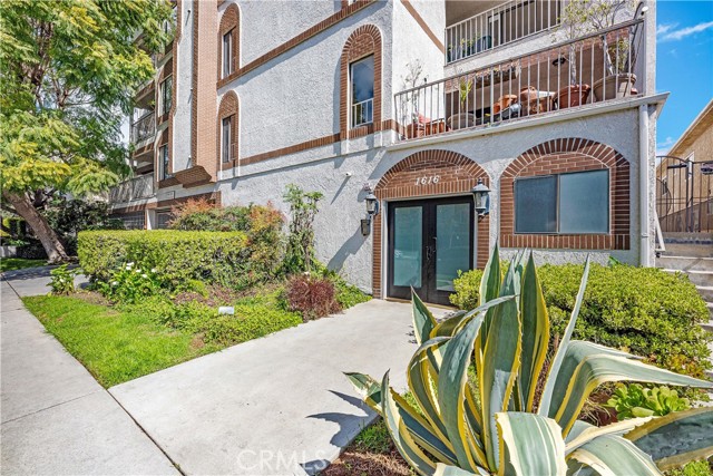 1616 Granville Avenue # 303, Los Angeles, California 90025, 2 Bedrooms Bedrooms, ,2 BathroomsBathrooms,Residential Lease,For Rent,1616 Granville Avenue # 303,CRDW24235196