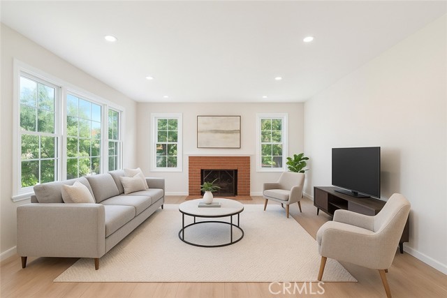 Detail Gallery Image 4 of 54 For 10150 Mcvine Ave, Los Angeles,  CA 91040 - 3 Beds | 2 Baths