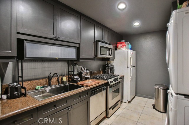 Detail Gallery Image 9 of 35 For 17168 Newhope St #110,  Fountain Valley,  CA 92708 - 1 Beds | 2 Baths