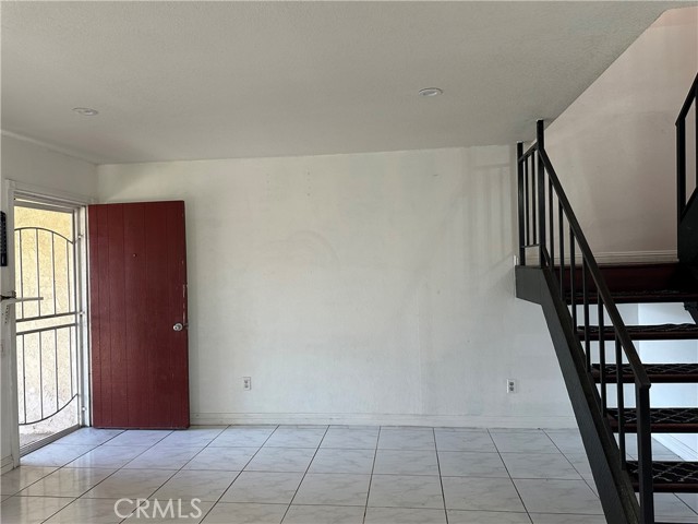 Detail Gallery Image 7 of 12 For 3927 W Mcfadden Ave #B,  Santa Ana,  CA 92704 - 2 Beds | 1/1 Baths