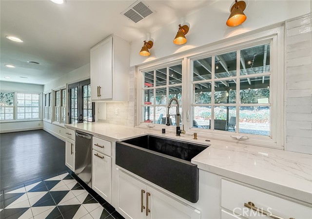 3301 Blue Ridge Court, Thousand Oaks CA: https://media.crmls.org/medias/1d21df6e-d660-4eb1-94b0-e467fe3a31a9.jpg