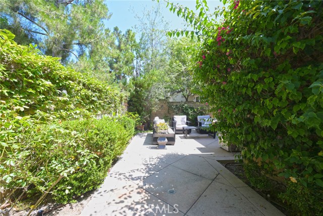45 Coriander, Irvine CA: https://media.crmls.org/medias/1d2291d5-4bff-4880-870b-f12718d77347.jpg