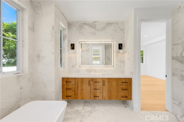 Detail Gallery Image 35 of 53 For 3608 Laurel Ave, Manhattan Beach,  CA 90266 - 5 Beds | 5/1 Baths