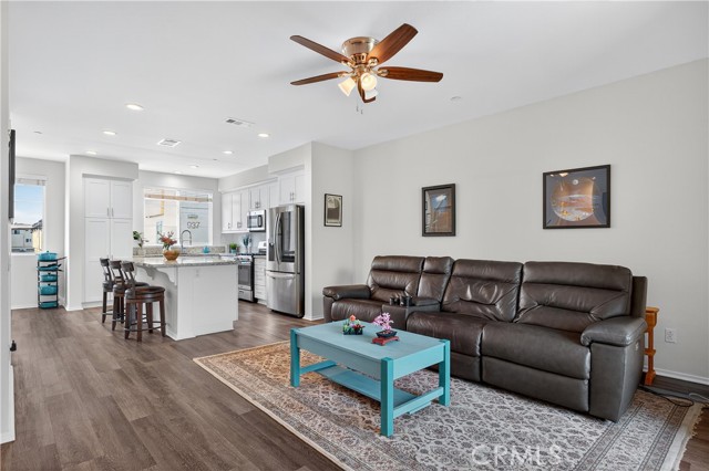 Detail Gallery Image 10 of 38 For 893 Tangelo Way #103,  Corona,  CA 92878 - 3 Beds | 3/1 Baths