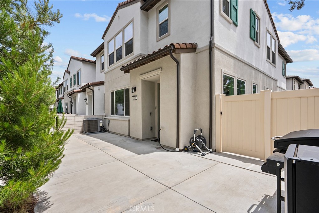 3001 Honolulu Lane