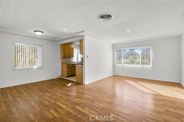 Detail Gallery Image 3 of 11 For 12921 Oxnard St #5,  Van Nuys,  CA 91401 - 2 Beds | 1/1 Baths