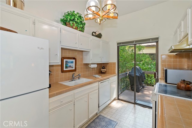 27821 Peninsula Drive #332, Lake Arrowhead CA: https://media.crmls.org/medias/1d259a34-61a3-4b7f-9c48-612cb46e51f0.jpg