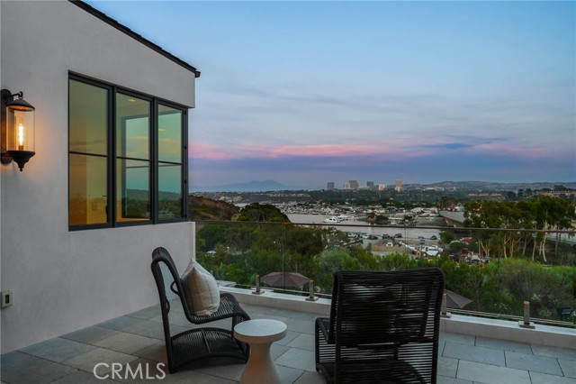 Detail Gallery Image 48 of 75 For 112 Kings Pl, Newport Beach,  CA 92663 - 6 Beds | 7/1 Baths