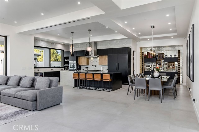 Detail Gallery Image 28 of 75 For 22745 Califa St, Woodland Hills,  CA 91367 - 5 Beds | 4 Baths