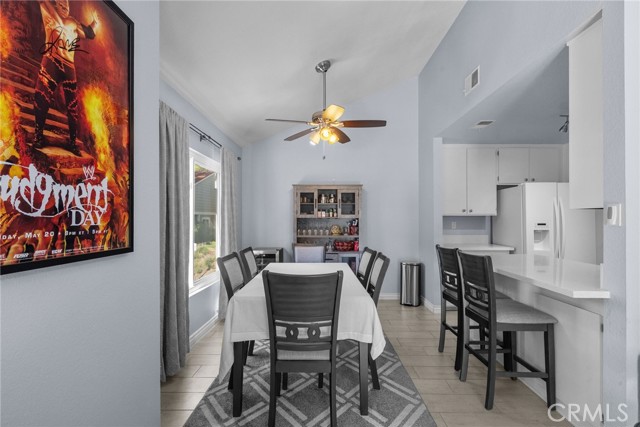 31321 The Old Road, Castaic CA: https://media.crmls.org/medias/1d275813-abb7-487b-add0-f1b4243793d9.jpg