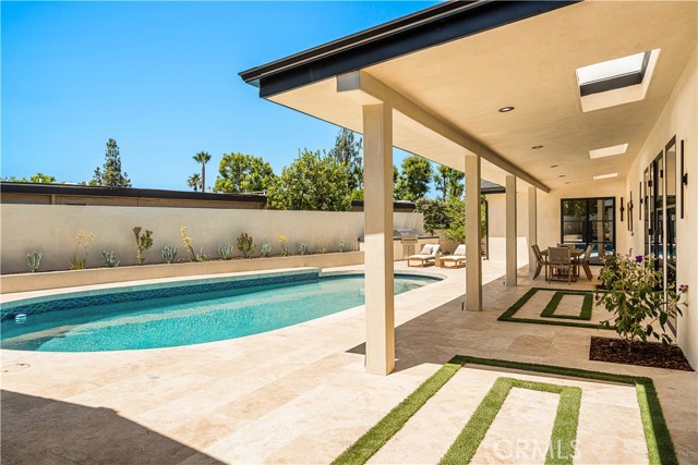 4195 Alonzo Avenue, Encino CA: https://media.crmls.org/medias/1d277e99-b6f7-4c28-8a1a-ce97808bb981.jpg