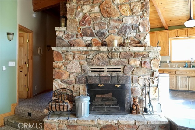 Detail Gallery Image 3 of 16 For 42958 Moonridge, Big Bear Lake,  CA 92315 - 3 Beds | 2 Baths