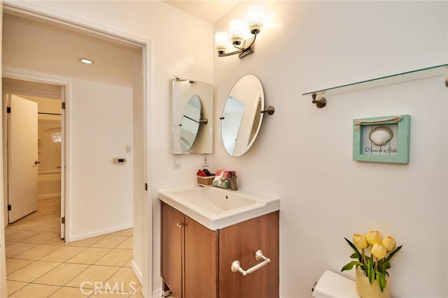 Detail Gallery Image 17 of 24 For 856 N Van Ness Ave #3,  Los Angeles,  CA 90038 - 2 Beds | 2 Baths