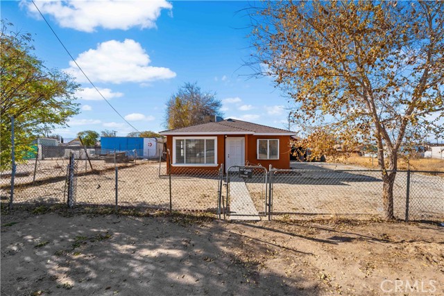 Detail Gallery Image 3 of 33 For 43331 Fairglen Rd, Lancaster,  CA 93535 - 3 Beds | 1 Baths