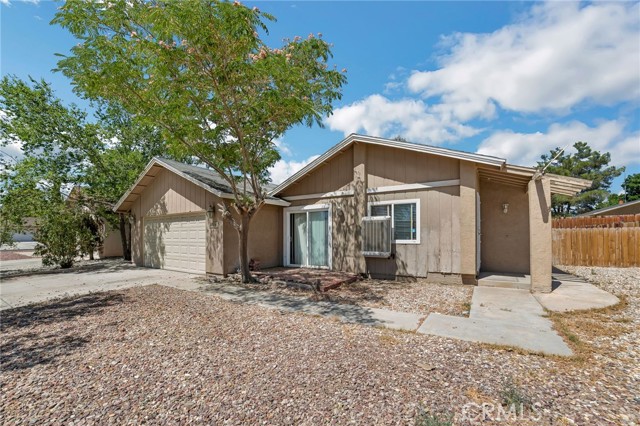 Detail Gallery Image 3 of 33 For 15056 Dakota St, Victorville,  CA 92394 - 3 Beds | 2 Baths