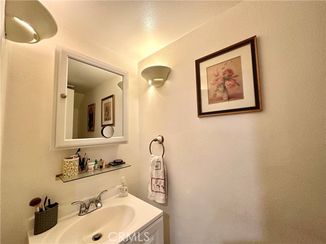 Detail Gallery Image 8 of 24 For 9601 Sepulveda Bld #8,  North Hills,  CA 91343 - 2 Beds | 2/1 Baths