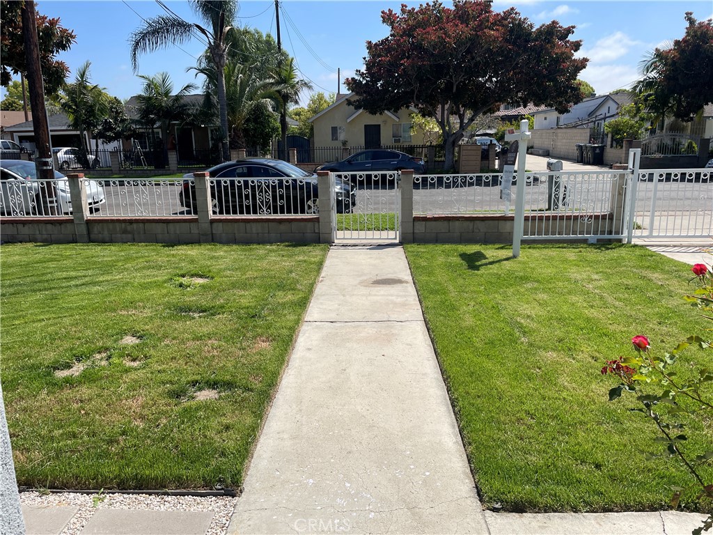 https://media.crmls.org/medias/1d2ae0ff-7514-45c4-97b3-9d6d869bf867.jpg?preset=X-Large