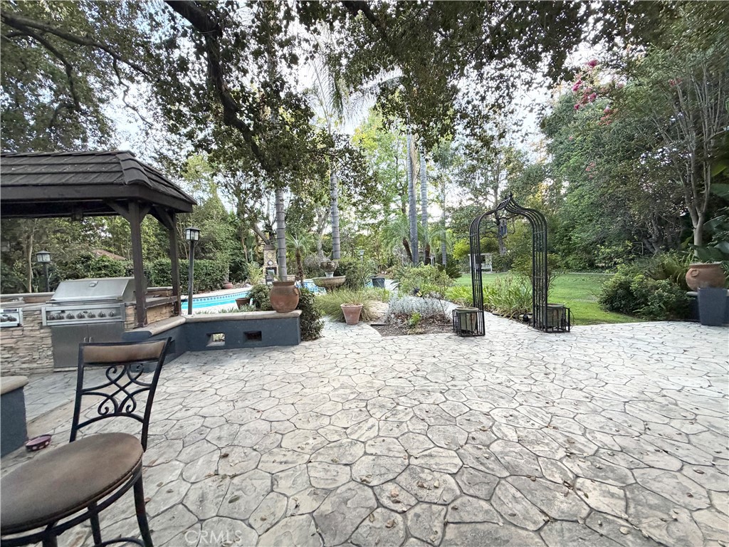 https://media.crmls.org/medias/1d2b888a-ad38-47dd-9960-062dcda5d614.jpg?preset=X-Large