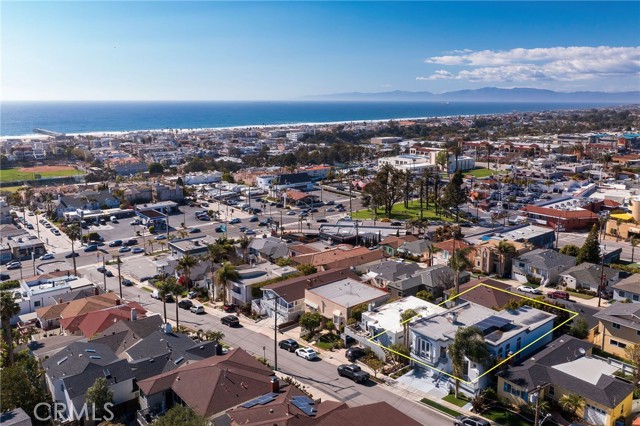 925 9th Street, Hermosa Beach, California 90254, 4 Bedrooms Bedrooms, ,2 BathroomsBathrooms,Residential,Sold,9th,SB22078927