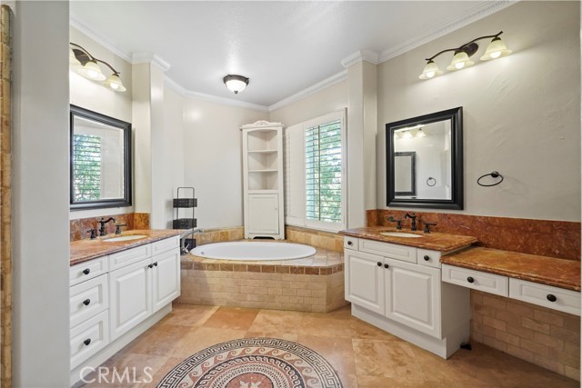 29123 Black Pine Way, Saugus CA: https://media.crmls.org/medias/1d2bde55-6784-451f-bee9-f4d7655527b6.jpg