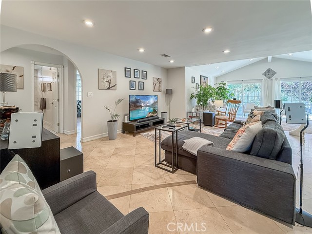 24017 Sylvan Street, Woodland Hills CA: https://media.crmls.org/medias/1d2c7546-ef6f-4a01-93f1-ec7c98821b6f.jpg