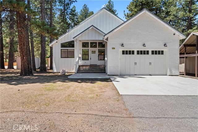 Detail Gallery Image 1 of 44 For 374 Mountainaire Ln, Big Bear Lake,  CA 92315 - 4 Beds | 3 Baths