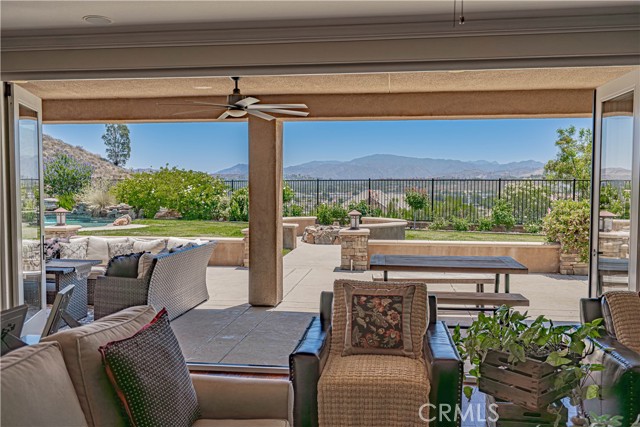 22348 Driftwood Court, Saugus CA: https://media.crmls.org/medias/1d2d073c-fa11-4c71-9476-e4328ade1641.jpg