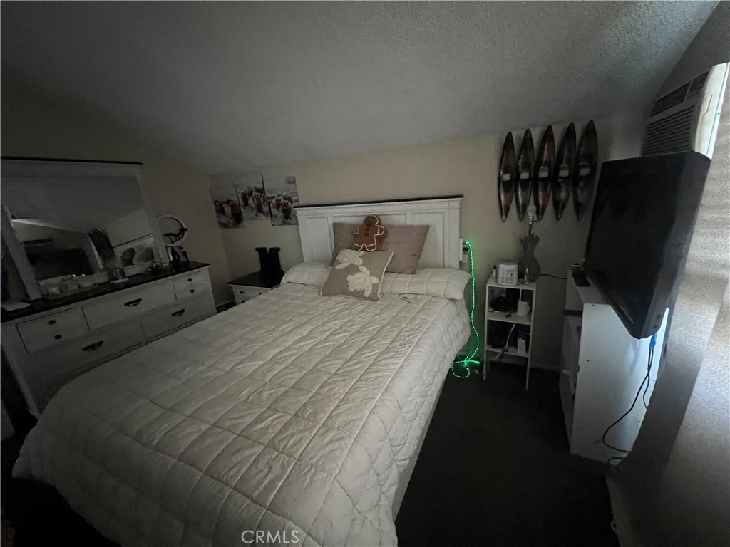 https://media.crmls.org/medias/1d2e052b-31ff-4108-aeb0-6877f27b017c.jpg?preset=X-Large