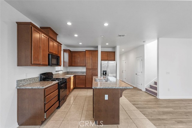 Detail Gallery Image 8 of 32 For 1416 Woodbury Ct, Merced,  CA 95348 - 5 Beds | 3 Baths