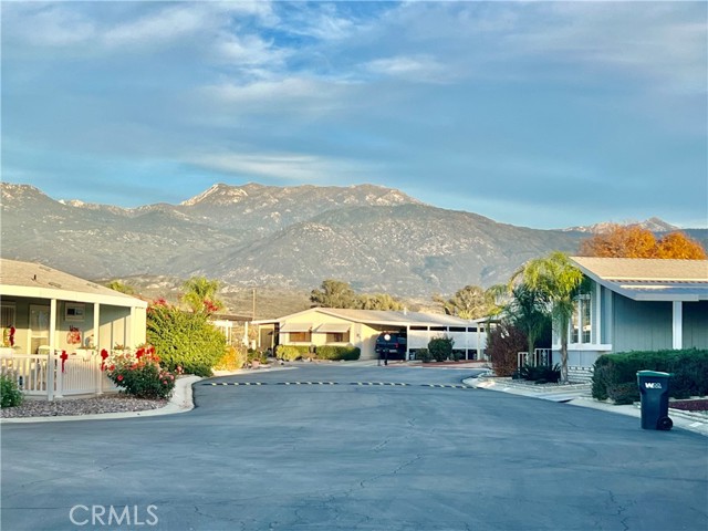 24600 Mountain Ave, Hemet CA: https://media.crmls.org/medias/1d2f64c0-81f8-4962-9cb0-23fa3424cb91.jpg