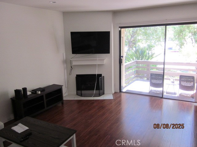 Detail Gallery Image 3 of 9 For 21901 Burbank Bld #168,  Woodland Hills,  CA 91367 - 3 Beds | 3 Baths