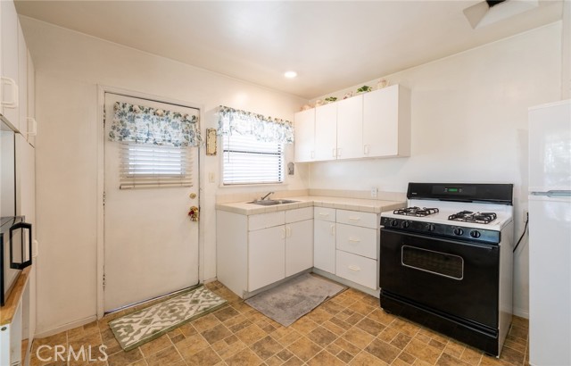 Detail Gallery Image 10 of 43 For 14823 Gridley Rd, Norwalk,  CA 90650 - 3 Beds | 1 Baths