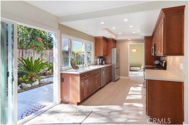 Detail Gallery Image 10 of 31 For 3922 Hendrix St, Irvine,  CA 92614 - 5 Beds | 2/1 Baths