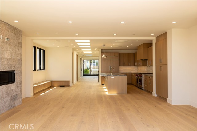 Detail Gallery Image 26 of 56 For 404 16th St, Manhattan Beach,  CA 90266 - 5 Beds | 5/2 Baths