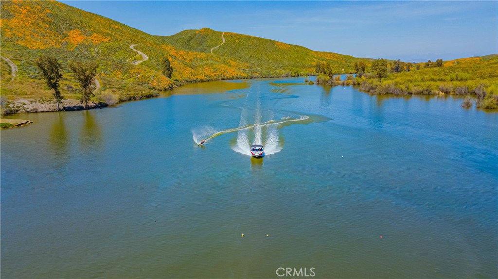 https://media.crmls.org/medias/1d3150f2-d616-4c76-9a5f-8120053c1505.jpg?preset=X-Large