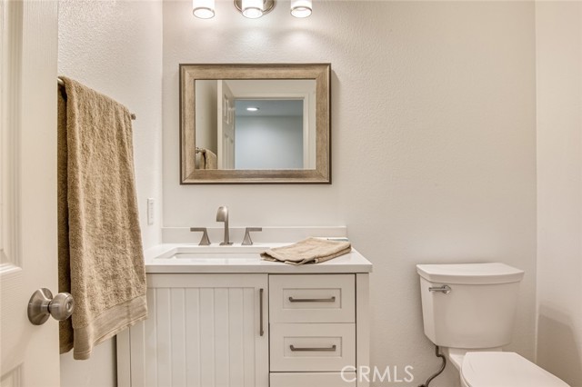 Detail Gallery Image 2 of 24 For 389 Stanford Ct #2,  Irvine,  CA 92612 - 2 Beds | 1/1 Baths