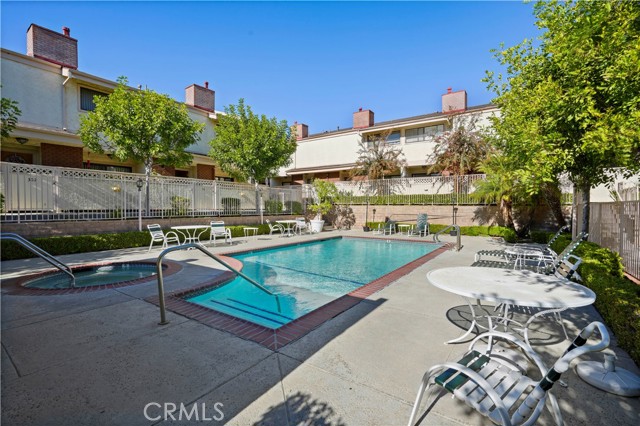 Detail Gallery Image 45 of 47 For 19451 Sherman Way #301,  Reseda,  CA 91335 - 3 Beds | 2/1 Baths