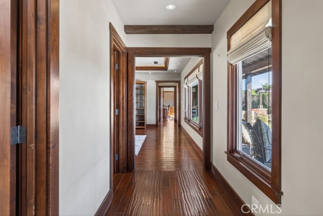 Detail Gallery Image 30 of 64 For 11159 Mcvine, Sunland,  CA 91040 - 4 Beds | 4 Baths