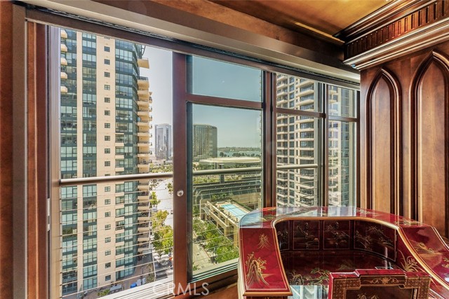645 FRONT Street, San Diego CA: https://media.crmls.org/medias/1d33234c-c527-42bd-b33b-39b9019c7de7.jpg