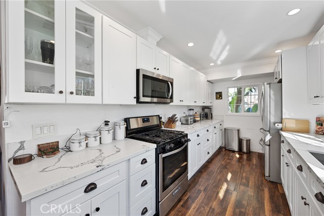 Detail Gallery Image 10 of 35 For 20852 Kittridge, Winnetka,  CA 91306 - 3 Beds | 2 Baths