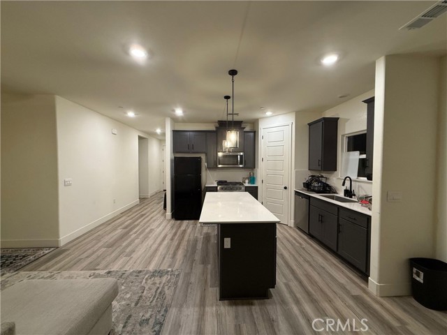 Detail Gallery Image 4 of 8 For 7804 Rock Port Ave, Bakersfield,  CA 93313 - 4 Beds | 2 Baths